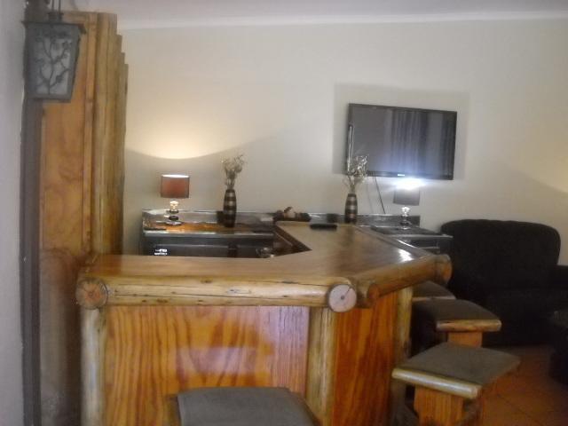The Beverly Hills Guest Lodge 팔라보르와 외부 사진